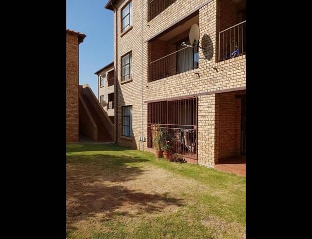 2 BEDROOM PROPERTY TO RENT IN WELTEVREDEN PARK